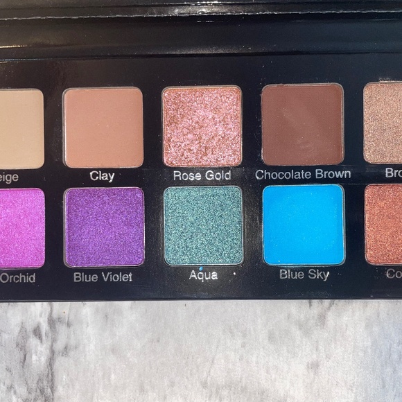 Essentials 2 Eyeshadow Palette - Picture 3 of 3